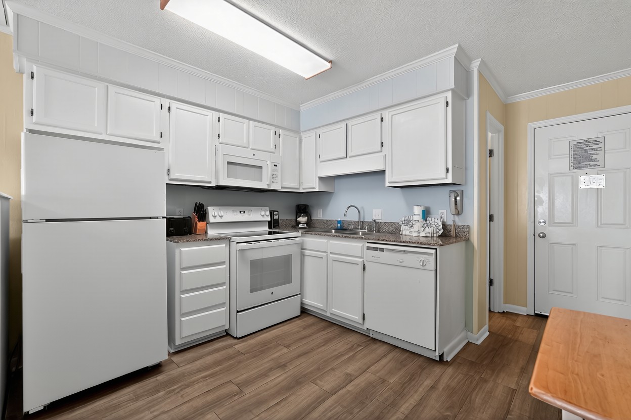 Ocean Forest Colony — photo 9 of 13